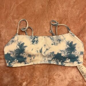 hollister bikini top!
